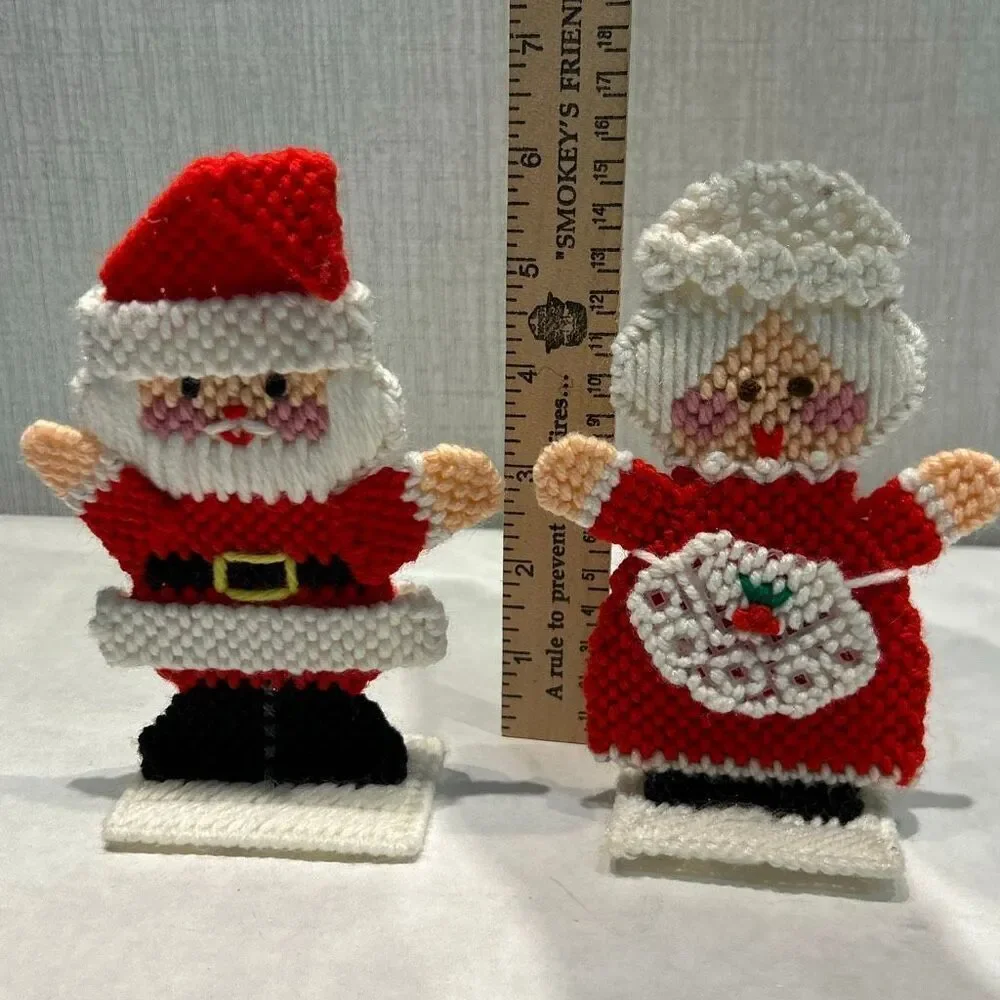 Vtg Handmade Needlepoint Style Santa & Mrs. Clause Christmas Decor Set Pair